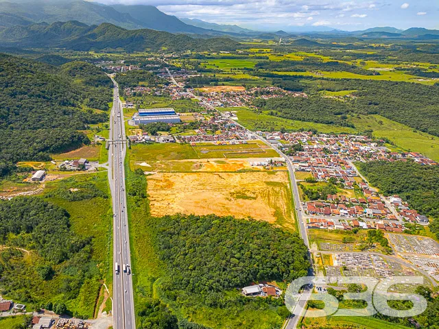 VENDE-SE TERRENO PRONTO PARA CONSTRUIR ÀS MARGENS