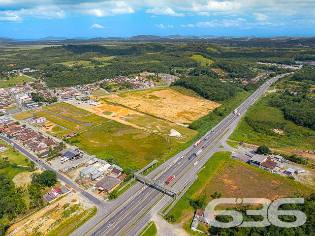 VENDE-SE TERRENO PRONTO PARA CONSTRUIR ÀS MARGENS