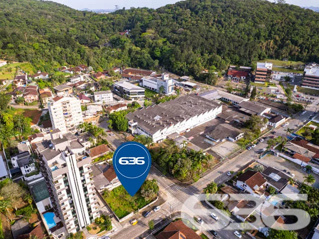 VENDE-SE TERRENO DE ESQUINA NO CENTRO- ESTUDA PERM