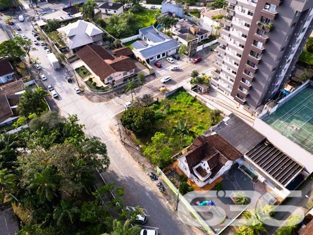 VENDE-SE TERRENO DE ESQUINA NO CENTRO- ESTUDA PERM
