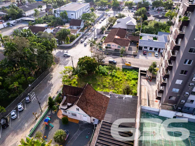 VENDE-SE TERRENO DE ESQUINA NO CENTRO- ESTUDA PERM