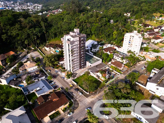VENDE-SE TERRENO DE ESQUINA NO CENTRO- ESTUDA PERM