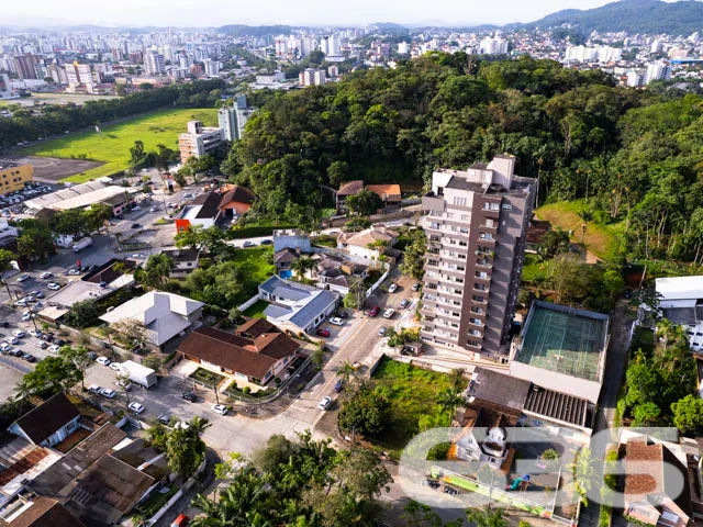 VENDE-SE TERRENO DE ESQUINA NO CENTRO- ESTUDA PERM