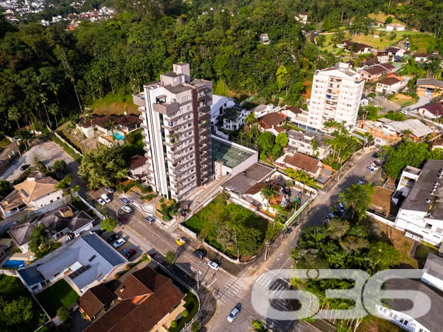 VENDE-SE TERRENO DE ESQUINA NO CENTRO- ESTUDA PERM