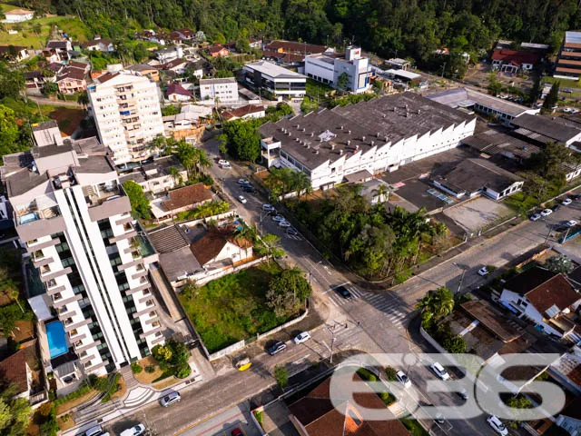 VENDE-SE TERRENO DE ESQUINA NO CENTRO- ESTUDA PERM