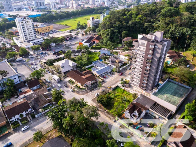 VENDE-SE TERRENO DE ESQUINA NO CENTRO- ESTUDA PERM