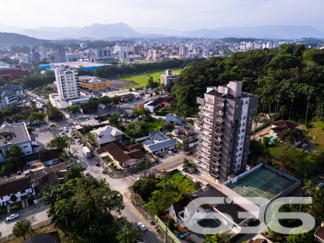 VENDE-SE TERRENO DE ESQUINA NO CENTRO- ESTUDA PERM