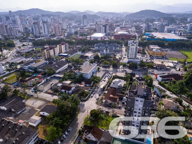 VENDE-SE TERRENO DE ESQUINA NO CENTRO- ESTUDA PERM