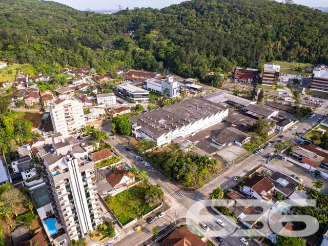 VENDE-SE TERRENO DE ESQUINA NO CENTRO- ESTUDA PERM