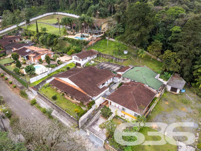 AMPLO TERRENO NO BAIRRO SAGUAÇU - INVISTA AQUI!

I