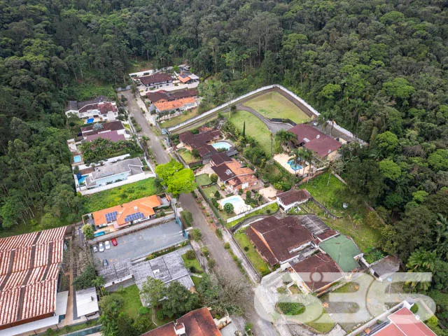 AMPLO TERRENO NO BAIRRO SAGUAÇU - INVISTA AQUI!

I