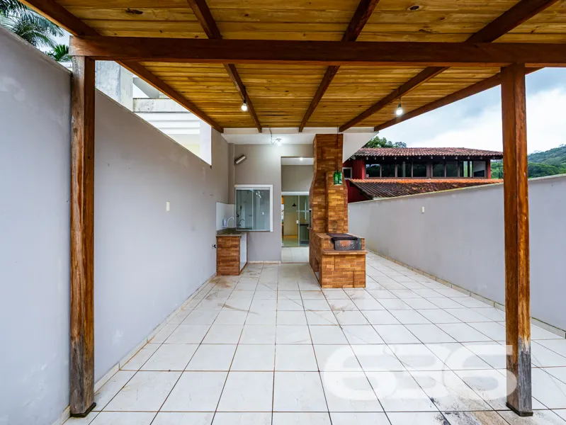 Descubra o Sobrado dos Seus Sonhos em Joinville!