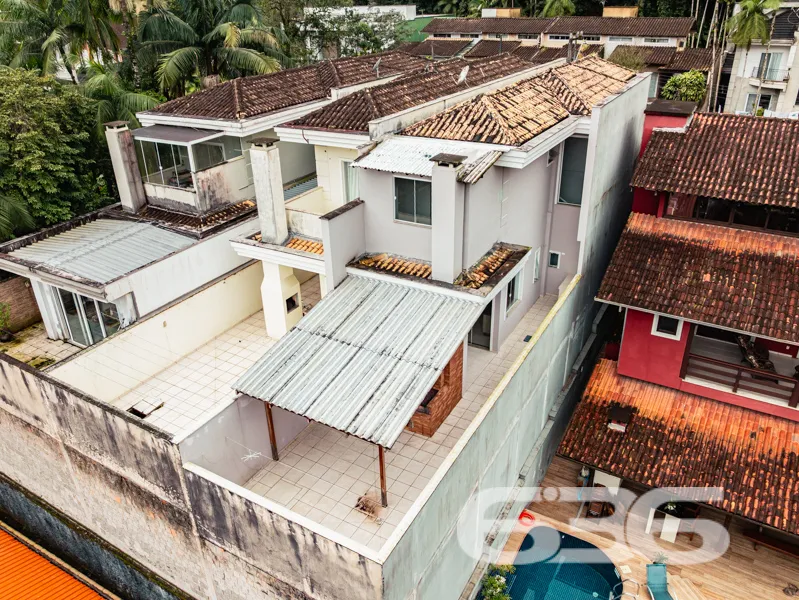 Descubra o Sobrado dos Seus Sonhos em Joinville!
