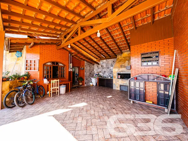Descubra o encanto e a funcionalidade nesta residê