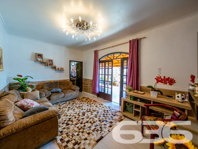 Descubra o encanto e a funcionalidade nesta residê