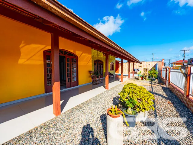 Descubra o encanto e a funcionalidade nesta residê