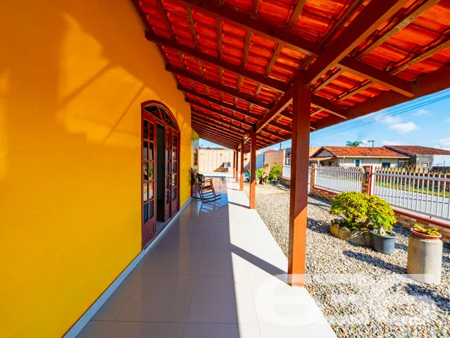 Descubra o encanto e a funcionalidade nesta residê