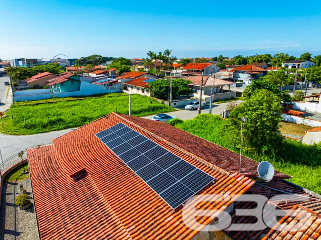 Descubra o encanto e a funcionalidade nesta residê