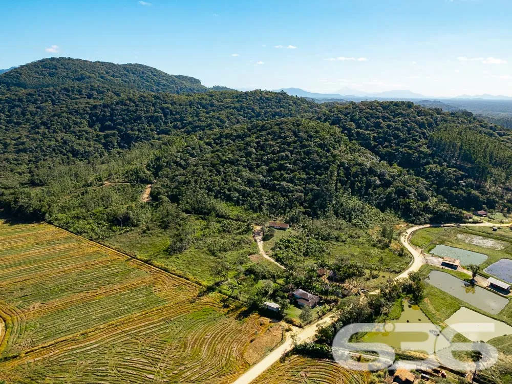 VENDE-SE AMPLA CHÁCARA EM SÃO FRANCISCO DO SUL!
I