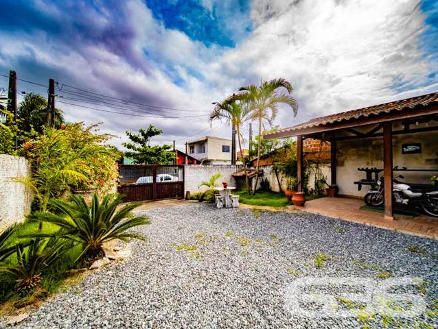 VENDE-SE IMĂVEL COM 2 QUARTOS NO BAIRRO PARANAGUAM