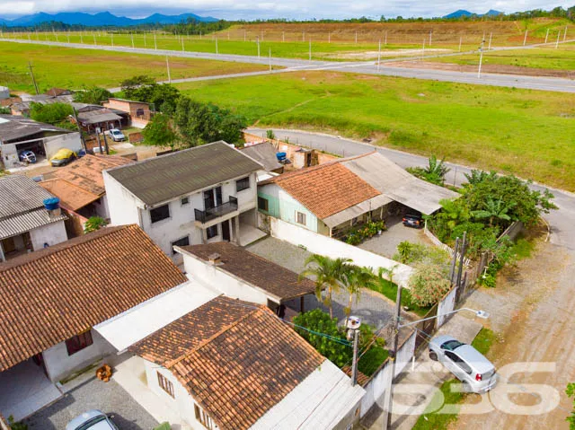VENDE-SE IMĂVEL COM 2 QUARTOS NO BAIRRO PARANAGUAM