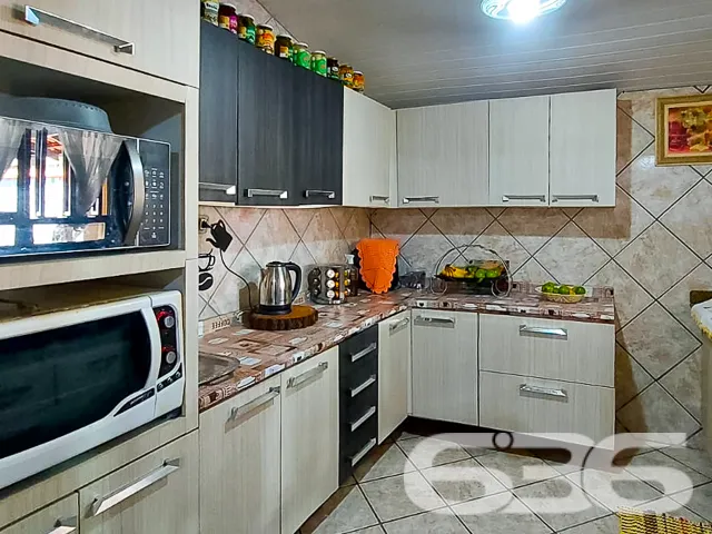 CASA GRANDE DE ESQUINA COM 1 SUĂTE E MAIS 2 QUARTO