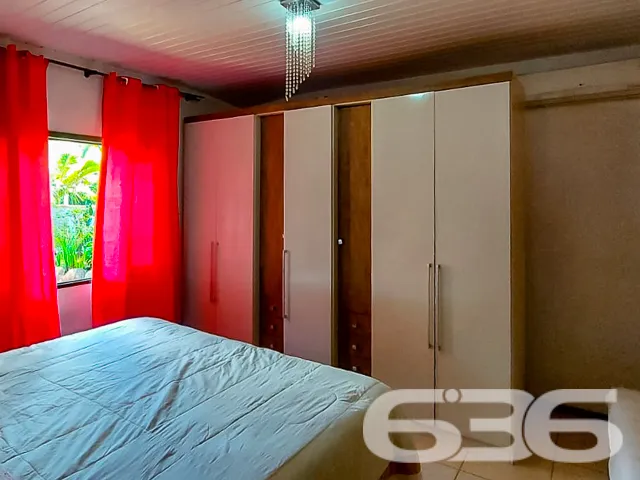 CASA GRANDE DE ESQUINA COM 1 SUĂTE E MAIS 2 QUARTO