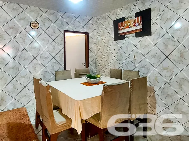 CASA GRANDE DE ESQUINA COM 1 SUĂTE E MAIS 2 QUARTO