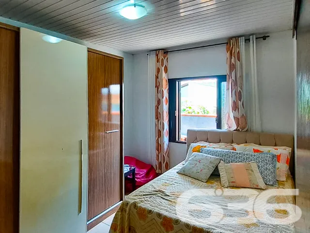CASA GRANDE DE ESQUINA COM 1 SUĂTE E MAIS 2 QUARTO