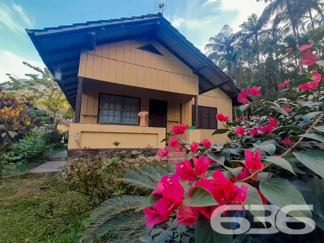 VENDE-SE CHÁCARA COM 4 QUARTOS NO BAIRRO VILA NOVA