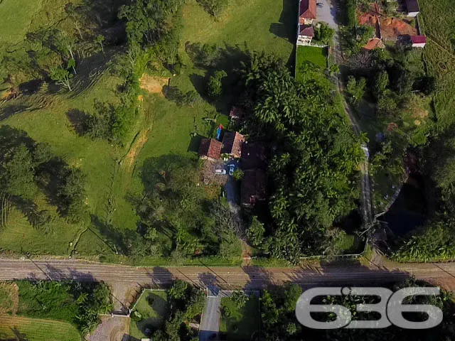 VENDE-SE CHÁCARA COM 4 QUARTOS NO BAIRRO VILA NOVA