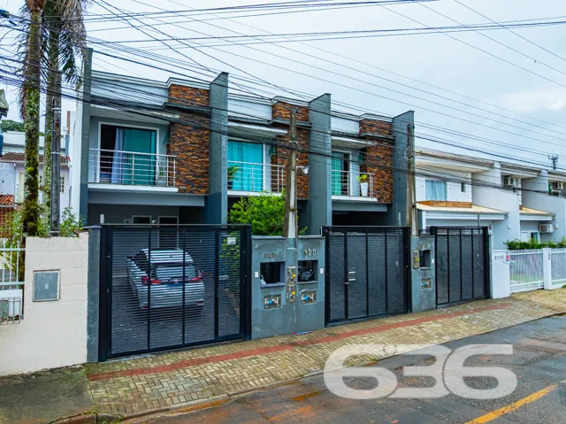 Este moderno sobrado, situado no coração do bairro