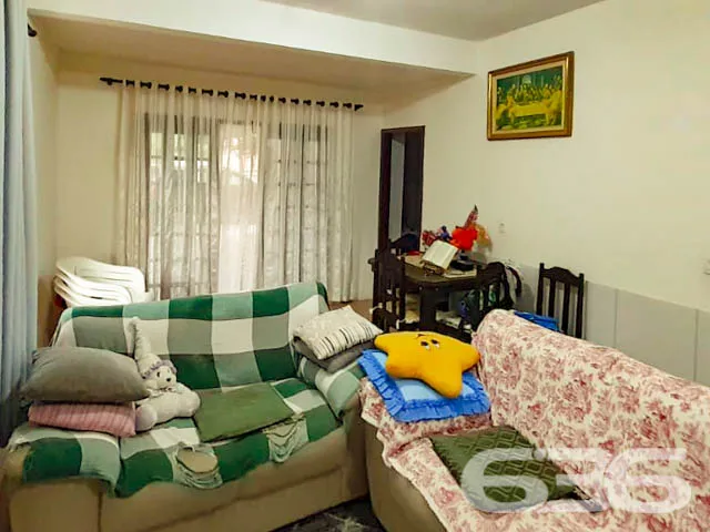 OPORTUNIDADE DE SOBRADO COM  2 SUÍTES E 4 QUARTOS,