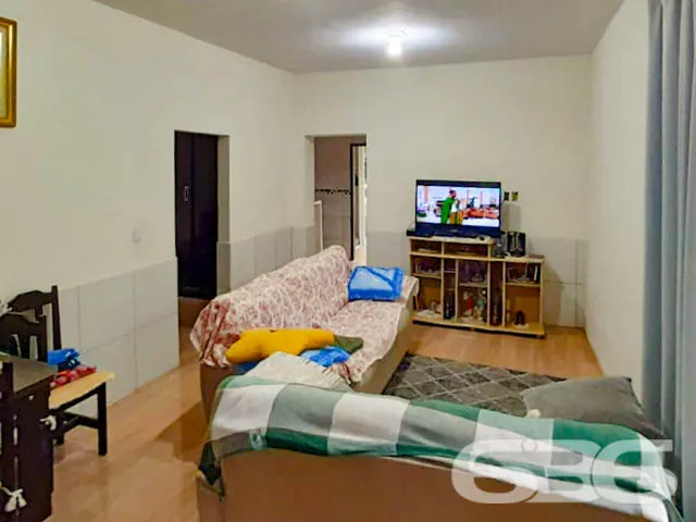 OPORTUNIDADE DE SOBRADO COM  2 SUÍTES E 4 QUARTOS,