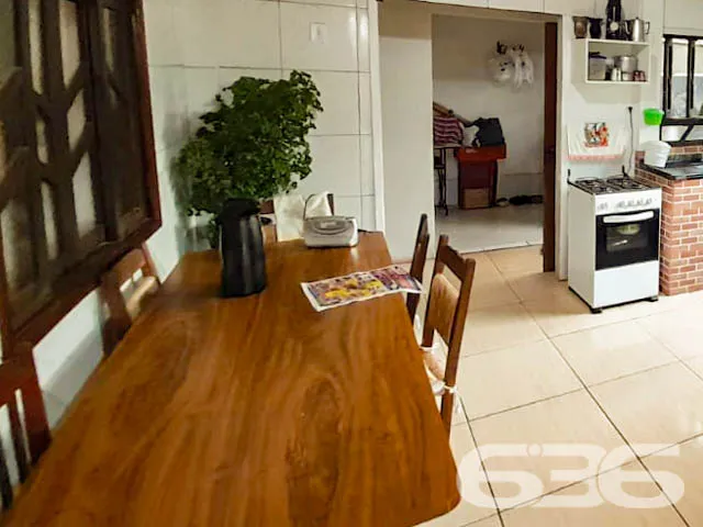 OPORTUNIDADE DE SOBRADO COM  2 SUÍTES E 4 QUARTOS,