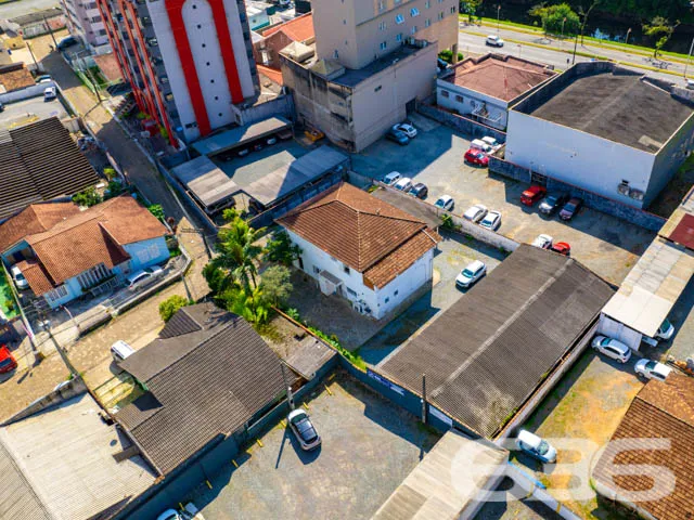 INVISTA NESTE IMÓVEL COMERCIAL NO CENTRO DE JOINVI