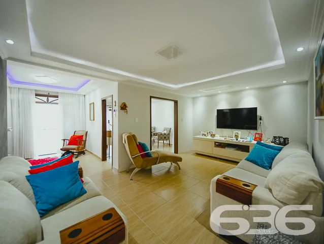 RESIDÊNCIA COM SUÍTE + 3 QUARTOS NO BAIRRO FÁTIMA 