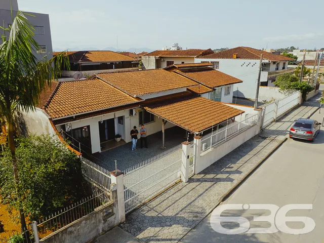 RESIDÊNCIA COM SUÍTE + 3 QUARTOS NO BAIRRO FÁTIMA 