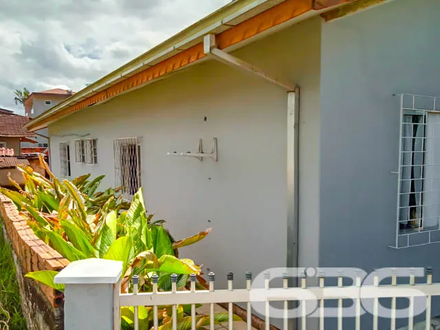 RESIDÊNCIA COM SUÍTE + 2 QUARTOS NO BAIRRO JOÃO CO