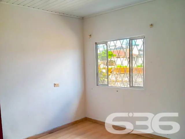 RESIDÊNCIA COM SUÍTE + 2 QUARTOS NO BAIRRO JOÃO CO