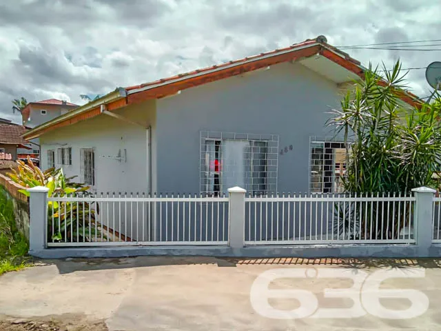 RESIDÊNCIA COM SUÍTE + 2 QUARTOS NO BAIRRO JOÃO CO