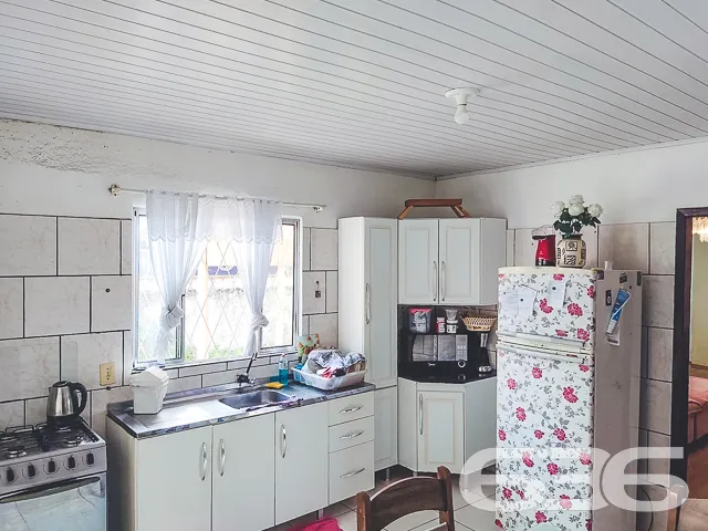 RESIDÊNCIA COM SUÍTE + 2 QUARTOS NO BAIRRO JOÃO CO
