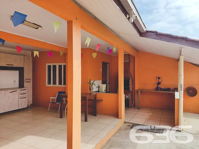 RESIDÊNCIA COM SUÍTE + 2 QUARTOS NO BAIRRO JOÃO CO