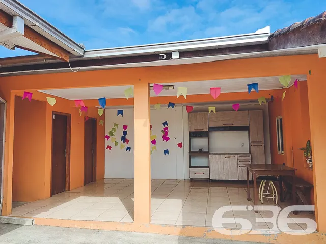 RESIDÊNCIA COM SUÍTE + 2 QUARTOS NO BAIRRO JOÃO CO