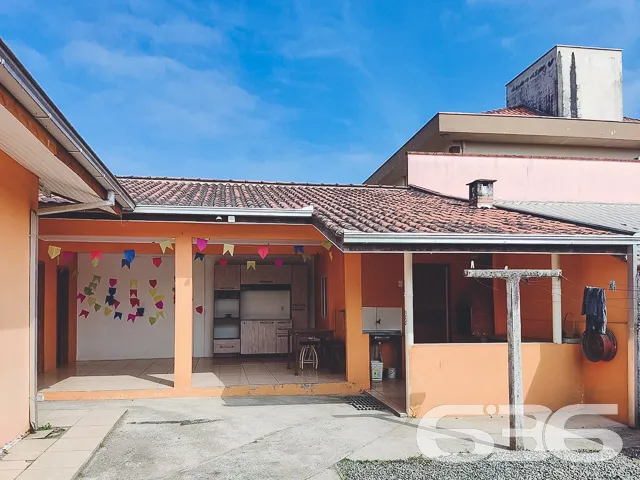 RESIDÊNCIA COM SUÍTE + 2 QUARTOS NO BAIRRO JOÃO CO