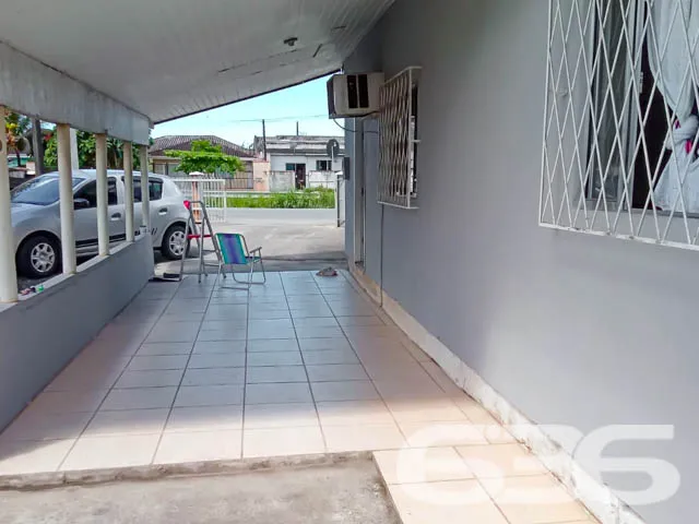 RESIDÊNCIA COM SUÍTE + 2 QUARTOS NO BAIRRO JOÃO CO