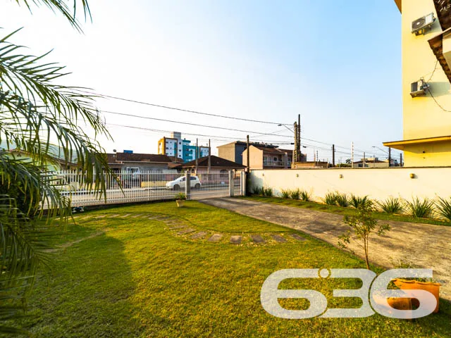 LINDA RESIDÊNCIA NO BAIRRO IRIRIÚ COM 4 QUARTOS -