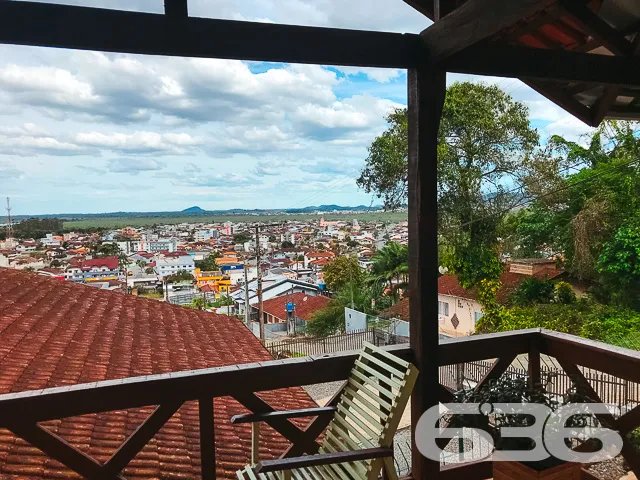BELĂSSIMA RESIDĂNCIA COM 1 SUĂTE MAIS 3 QUARTOS NO