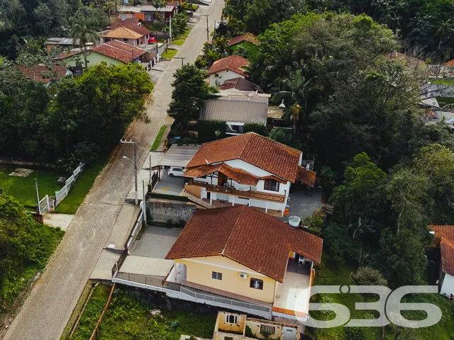 BELĂSSIMA RESIDĂNCIA COM 1 SUĂTE MAIS 3 QUARTOS NO