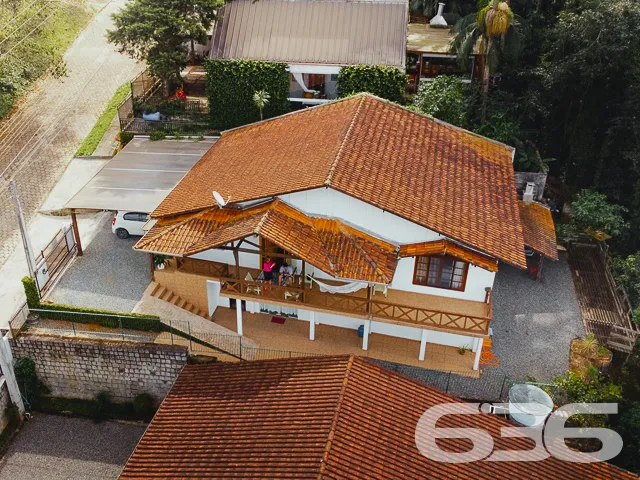 BELĂSSIMA RESIDĂNCIA COM 1 SUĂTE MAIS 3 QUARTOS NO